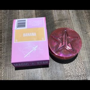 Jeffree star banana setting powder.